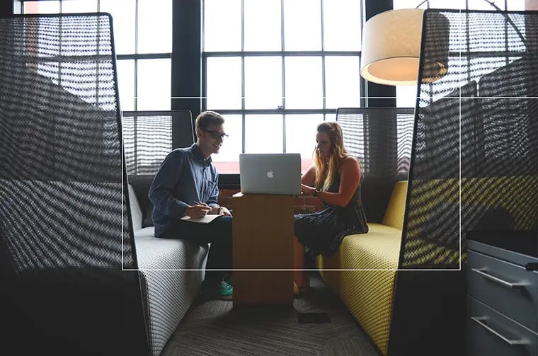 employees-having-meeting